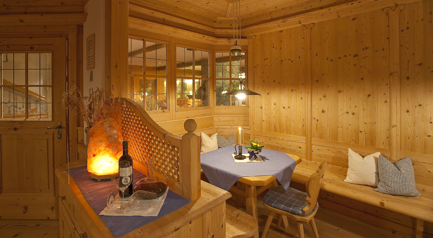 Lounge in Tyrolean style at Residence Sonnwies